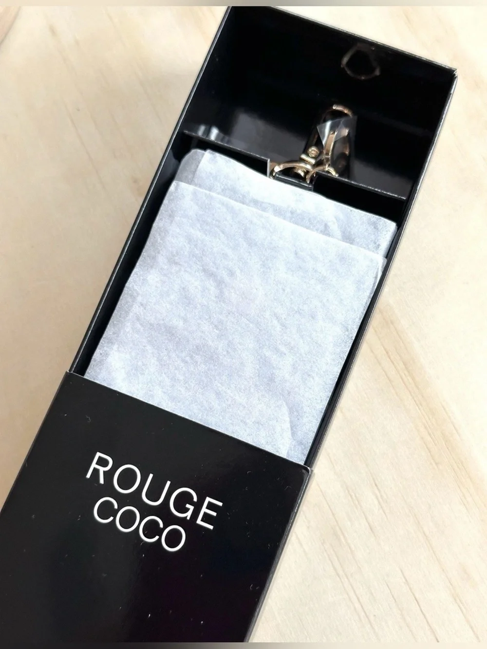 CHANEL Beauty Rouge Coco Patent Lipstick Case Pouch With Charm -Spring 2025 - Picture 8 of 8